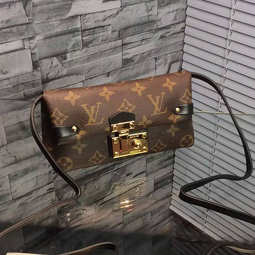 루이비통 트라이앵글 월릿 M61502