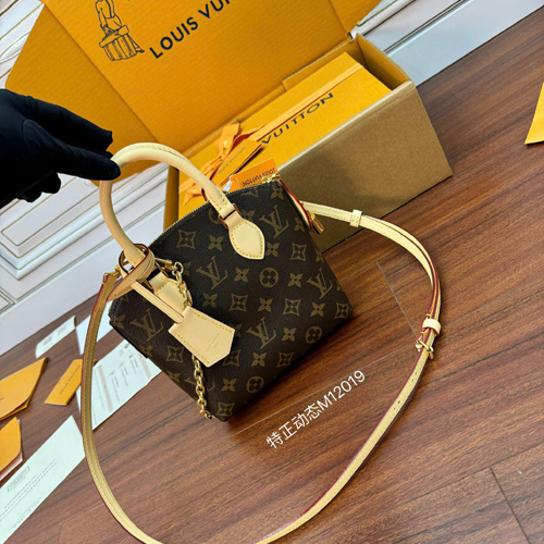 [VVIP] 루이비통 락킷 BB M12019