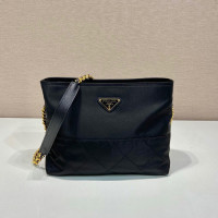 프라다  리나일론 크로스백 1BD645