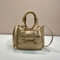 프라다 나일론 스몰 패디드 백 1BA359-14