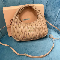 미우미우 완더 마테라쎄 호보백 5BC125-16