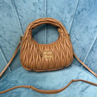 미우미우 완더 마테라쎄 호보백 5BC125-15