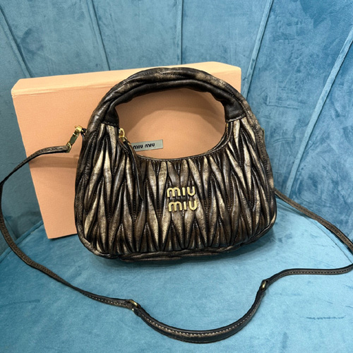 미우미우 완더 마테라쎄 호보백 5BC125-9