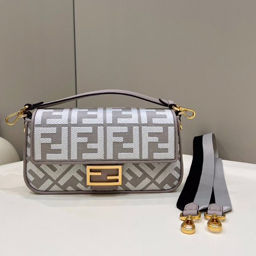 펜디 신상 미듐 바게트 FD8579-17