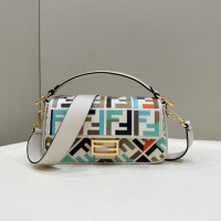 펜디 신상 미듐 바게트 FD8579-9