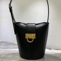 페레가모 트리폴리오 숄더백 (S) 211194 블랙