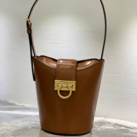 페레가모 트리폴리오 숄더백 (S) 211194 카멜