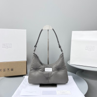 마르지엘라 글램슬램 스몰 호보백  MM3359 그레이