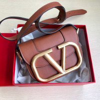 발렌티노 스몰  SUPERVEE 크로스 바디백 TW0B0G45 브라운