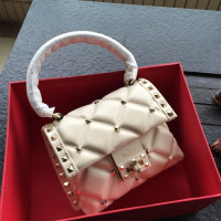 발렌티노 미니  나파 가죽 캔디스터드 탑 핸들 백 RW2B0D01 화이트