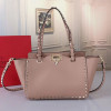 발렌티노 스몰 사이즈 락스터드 백 ZW2B0037 누드핑크 민자 금장