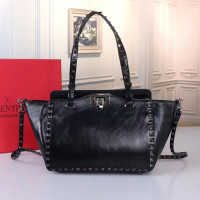 발렌티노 스몰 사이즈 락스터드 백 ZW2B0037 블랙 메탈