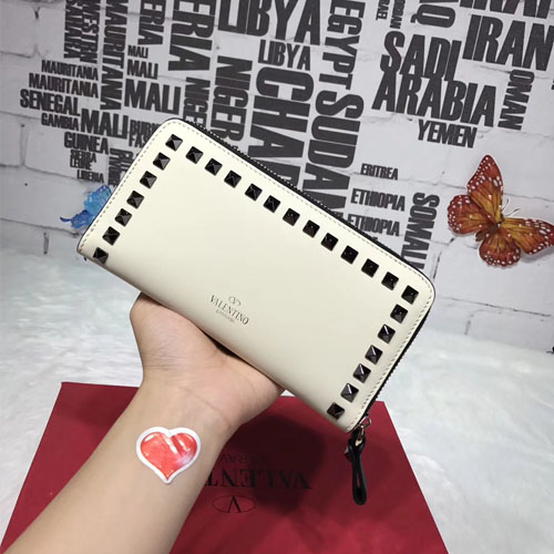 발렌티노 락스터드 장지갑 MW2P0645 화이트
