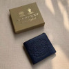 버버리 엠보싱 크레스트 가죽 바이폴드 지갑 40778291 네이비