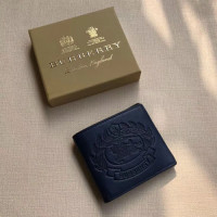 버버리 엠보싱 크레스트 가죽 바이폴드 지갑 40778291 네이비