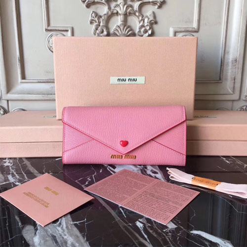 미우미우 하트버튼 플랩 장지갑 5MH013 핑크