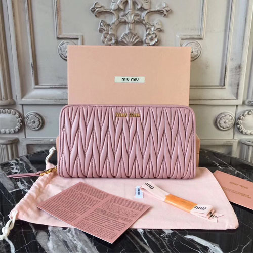 미우미우 신상 지퍼 장지갑 5M0506 연핑크
