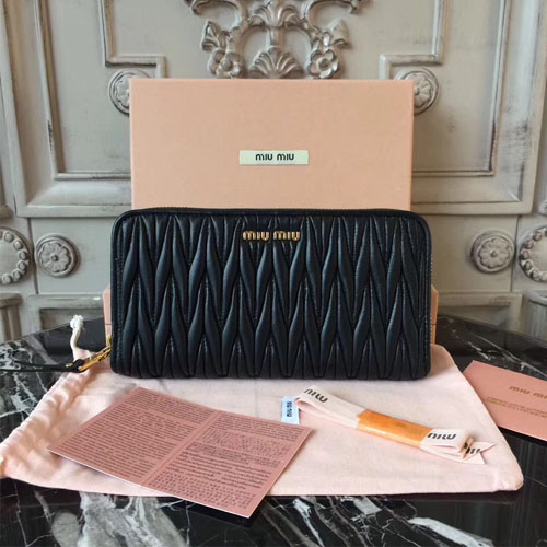 미우미우 신상 지퍼 장지갑 5M0506 블랙