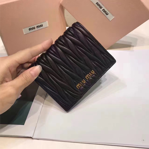 미우미우 17S/S 신상 반지갑 5ML204 블랙