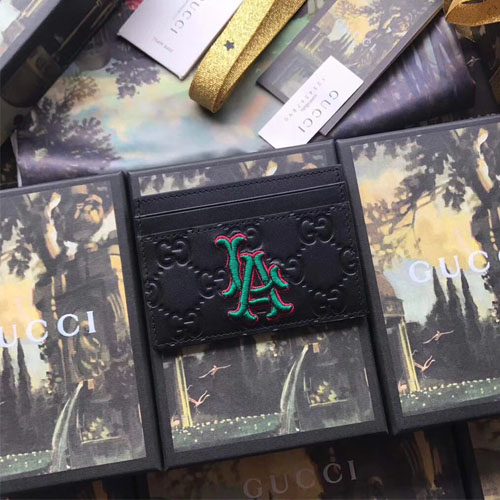 구찌 카드 홀더 뉴욕 양키스 패치가 장식된 슬림 카드 케이스 ‎547793 블랙