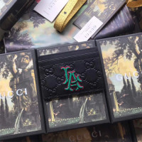 구찌 카드 홀더 뉴욕 양키스 패치가 장식된 슬림 카드 케이스 ‎547793 블랙