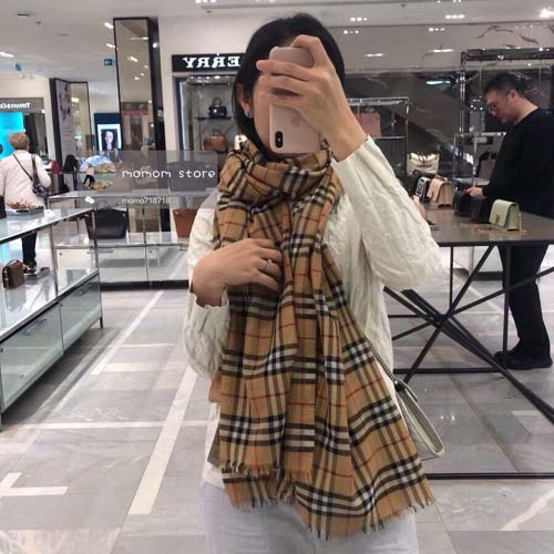 버버리 신상 스카프 BB3661