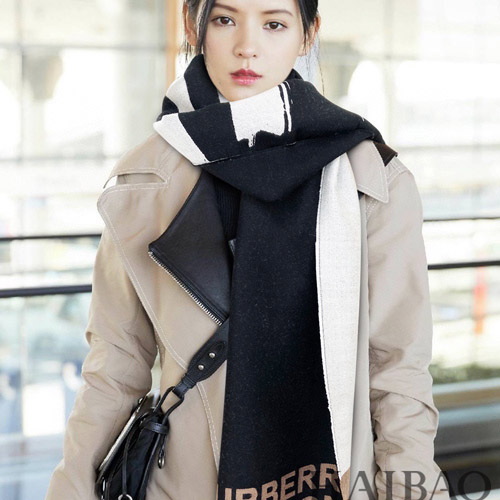 버버리 신상 스카프 BB3651