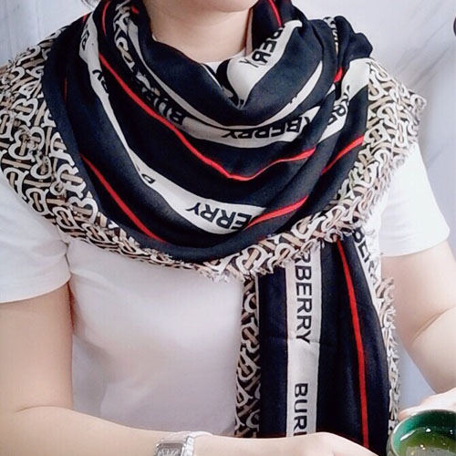 버버리 신상 스카프 BB3632
