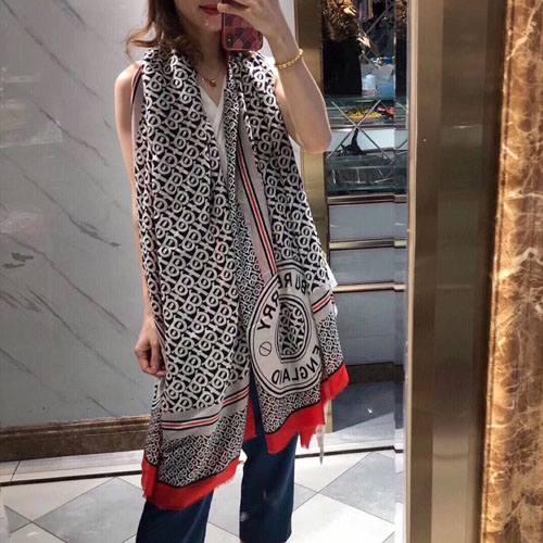 버버리 신상 스카프 BB3620