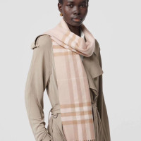 버버리 신상 스카프 BB3619