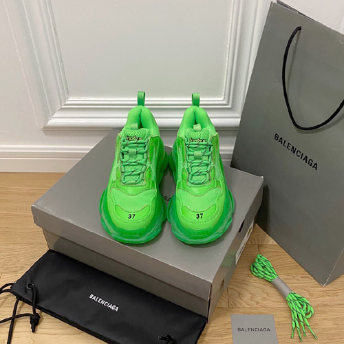 발렌시아가 남여공용 신상 트리플S  653818-15